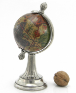 mal ozdobn globus s cnovm podstavcem 2 - www.glancshop.cz