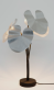 designov stoln lampa CONTROVERSIA stbrn - pohled 1 - www.glancshop.cz