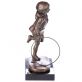 bronzov socha na mramorovm podstavci Chlapec s kruhem 102 - pohled 4 - www.glancshop.cz