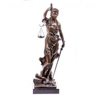 bronzov socha na mramorovm podstavci Justitia 26