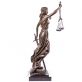 bronzov socha na mramorovm podstavci Justitia 26 - pohled 3 - www.glancshop.cz