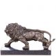 bronzov� socha na mramorov�m podstavci Lev 51 - pohled 1 - www.glancshop.cz