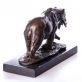 bronzov socha - medvd s rybou 3 - pohled 3 - www.glancshop.cz