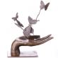 bronzov� socha ruka s mot�ly 144 - pohled 1 - www.glancshop.cz