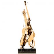 modern� socha z nerez oceli na mramorov�m podstavci 5