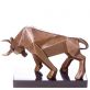 modern� bronzov� socha na mramorov�m podstavci 79 - pohled 3 - www.glancshop.cz