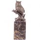 bronzov� socha na mramorov�m podstavci Sova 9 - pohled 3 - www.glancshop.cz