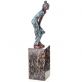 bronzov� socha na mramorov�m podstavci �ena s �aty 13 - pohled 3 - www.glancshop.cz